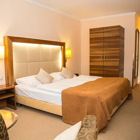 Admiral Am Kurpark Szálloda 4*