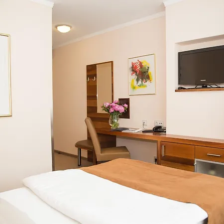 Admiral Am Kurpark 4*
